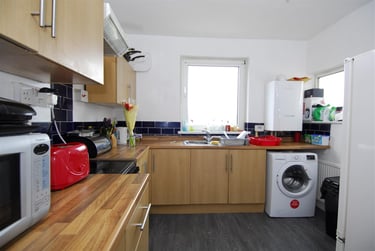4 bed house, Glen Park Avenue, North Hill, Plymouth, PL46BA - Image 2